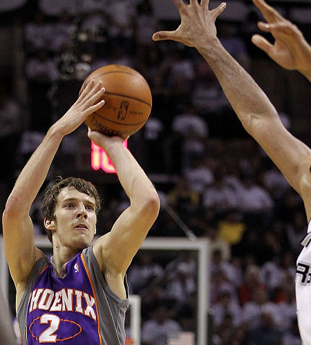 边后卫内收 边后卫内收